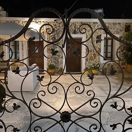 Anastasia's Έμπωνας