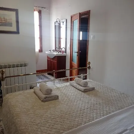 Anastasia's Nyaraló