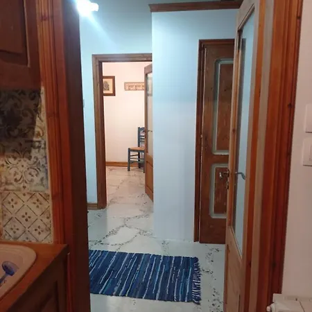 Anastasia's Émbonasz