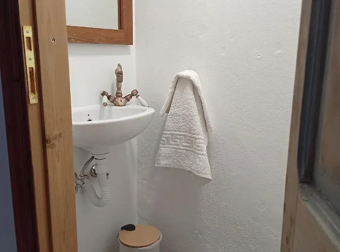 Anastasia's * Émbonas